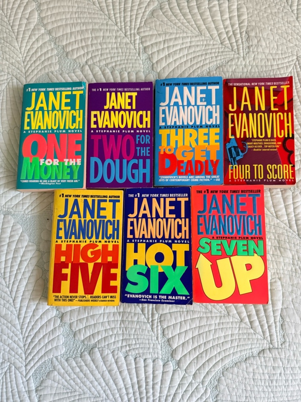 Lot of 7 Janet Evanovich Stephanie Plum Paperback Set 1-7